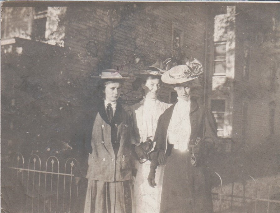 1906 three women.JPG